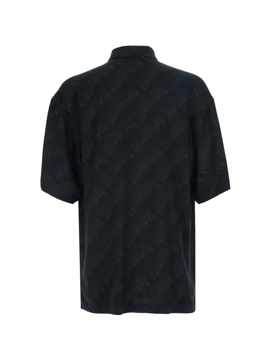 Black shirt, back view