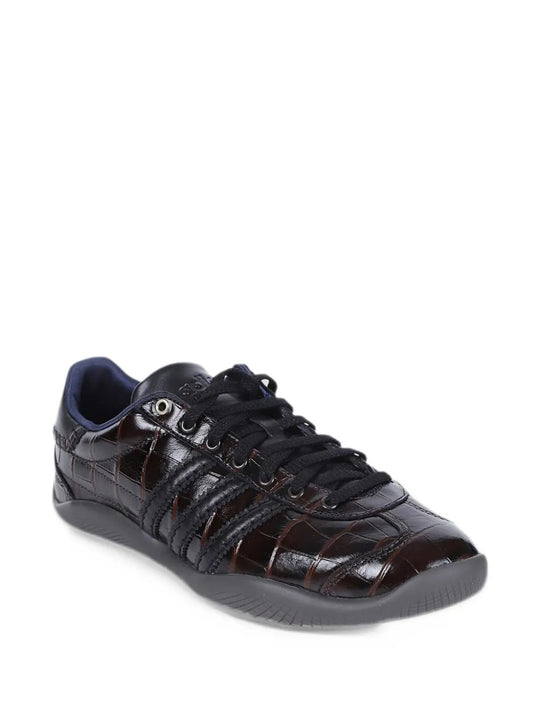 Brown shoes, front view