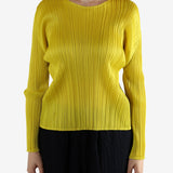 Yellow top worn by a person, showing the top fit