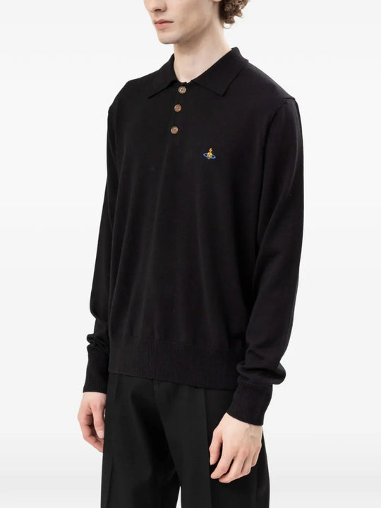Black top worn by a person, showing the top fit