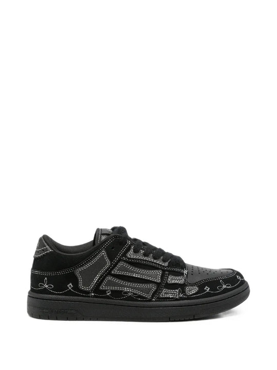 Black shoes, front view