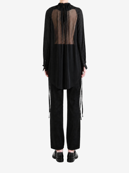 Black shirt, full body view