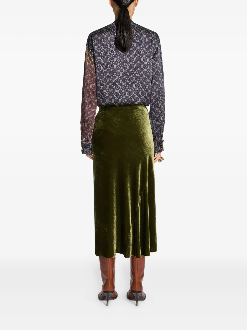 Green skirt, full body view