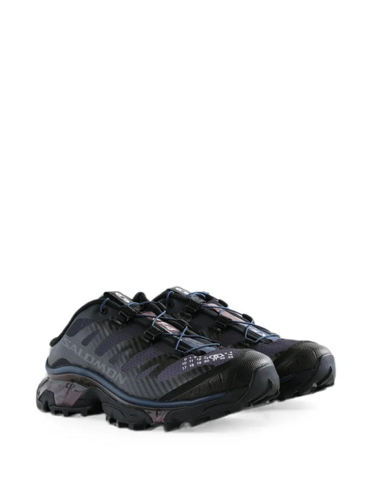 Black shoes, front view