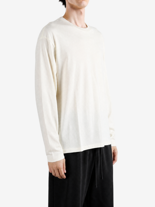 White t-shirt, full body view