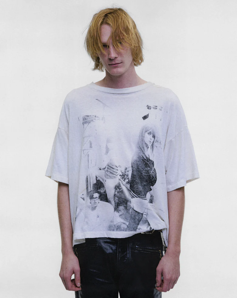 White t-shirt, full body view