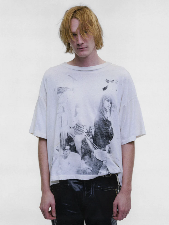 White t-shirt, full body view