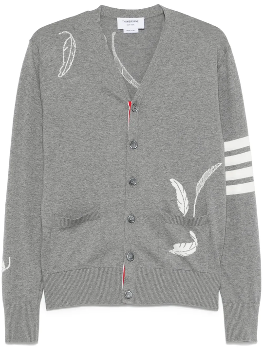 Grey knitwear, front view