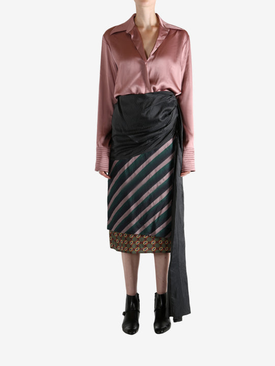 Pink shirt, full body view