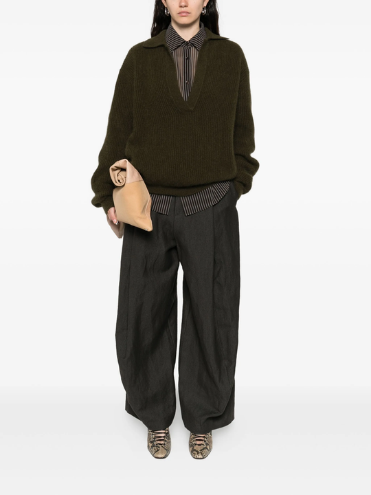 Green shirt, full body view