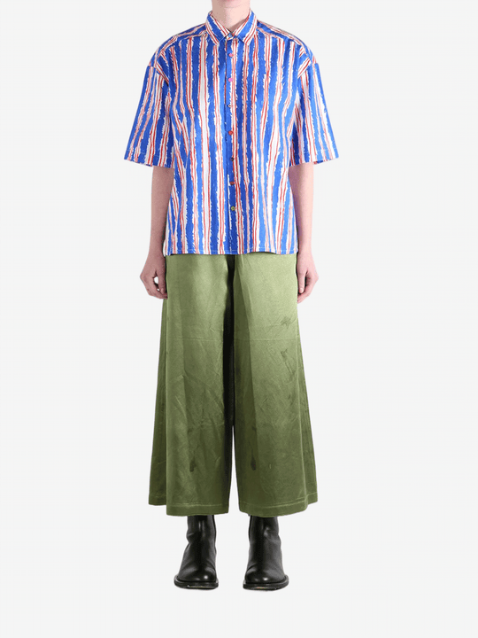 Blue shirts, fullbody view