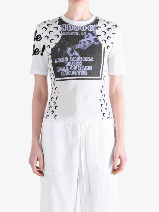 White t-shirt, full body view
