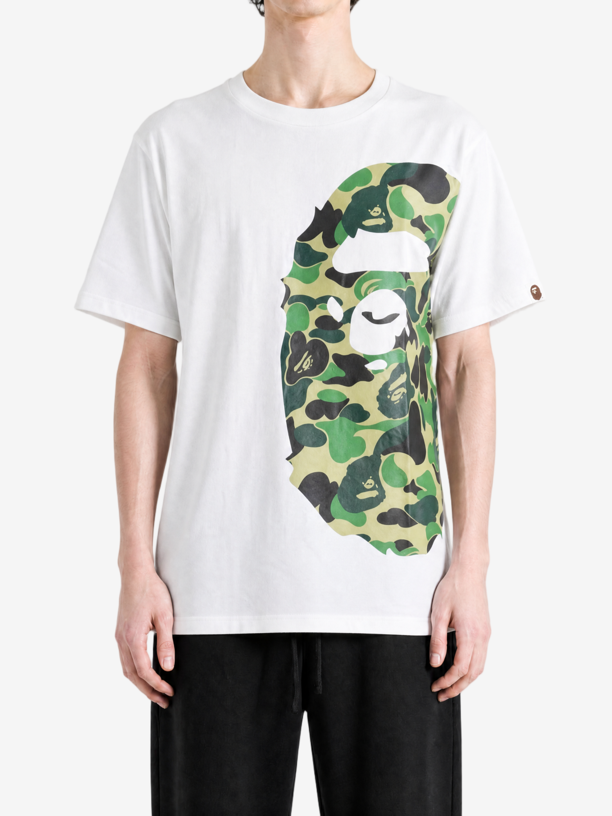 White t-shirt, full body view
