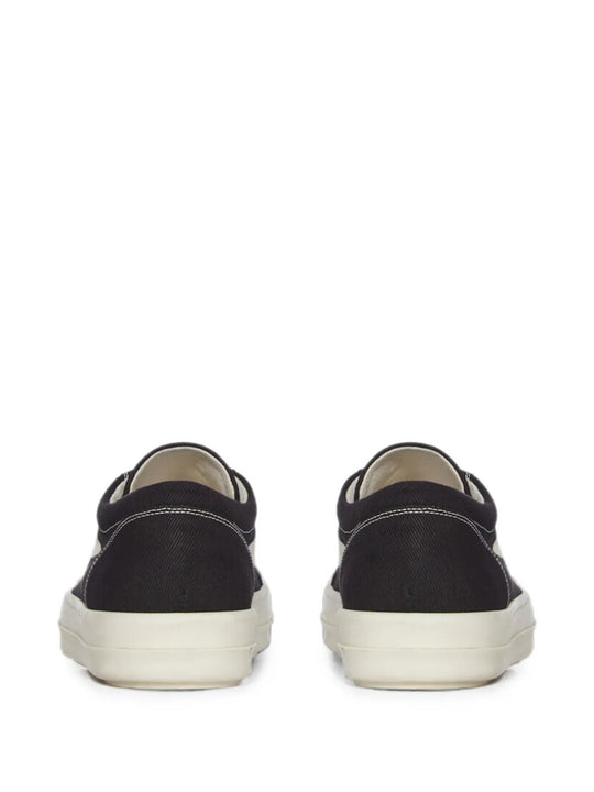 Black shoes, back view