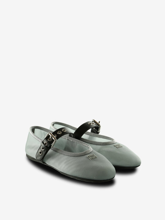 green shoes, side view