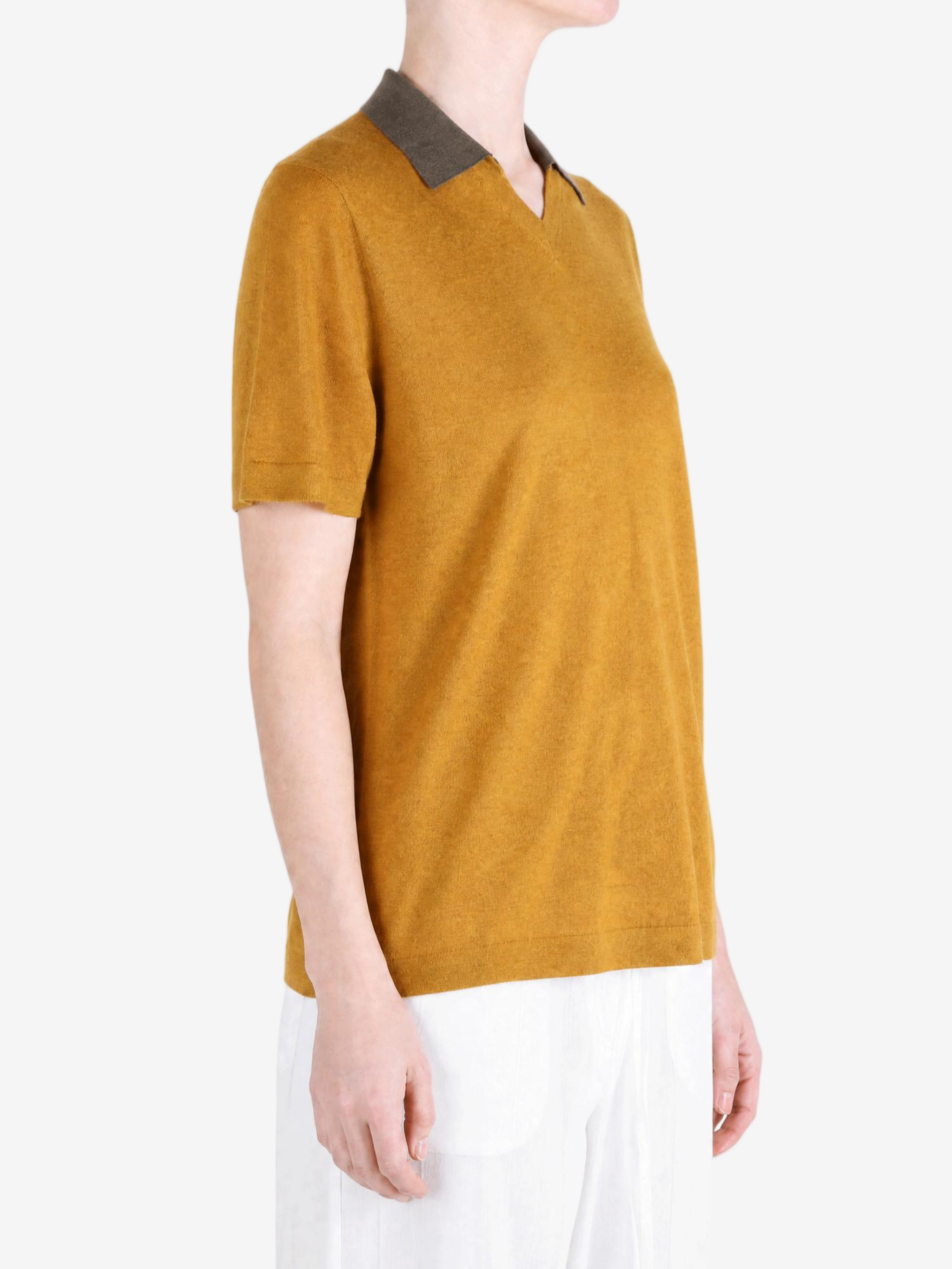 Brown t-shirt, full body view