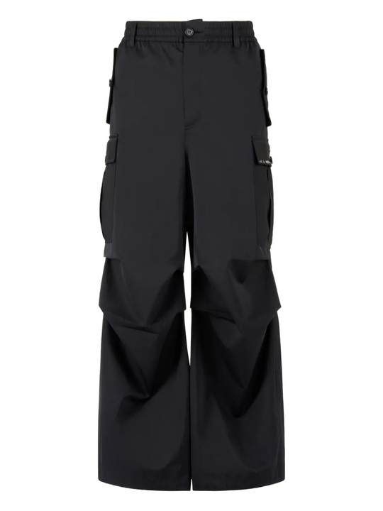 Black pants,front view