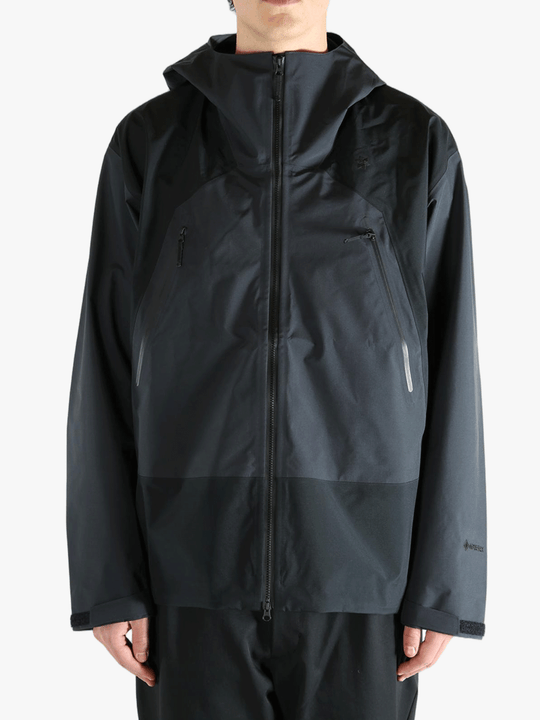 Black jacket worn by a person, showing the  jacket's fit