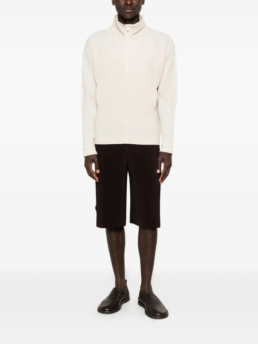 White t-shirts, full body view