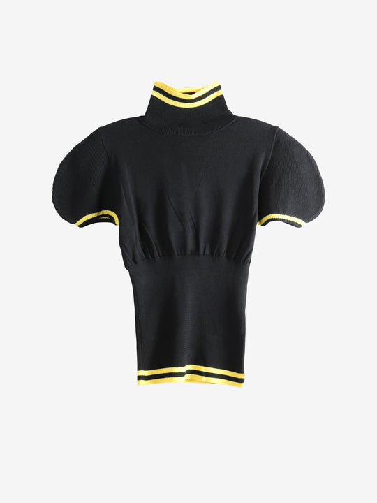 Black tops,front view