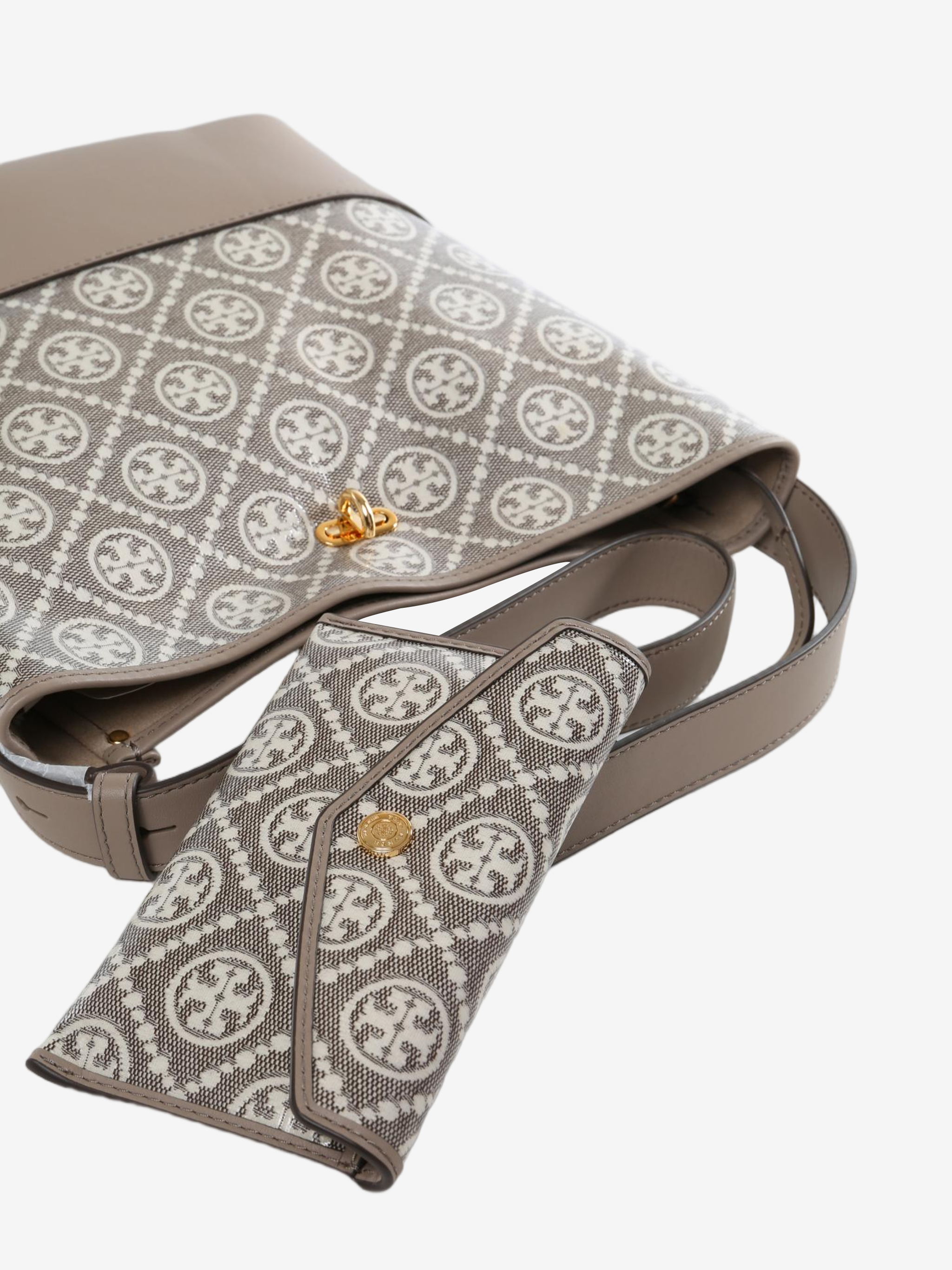 Grey bag, front view