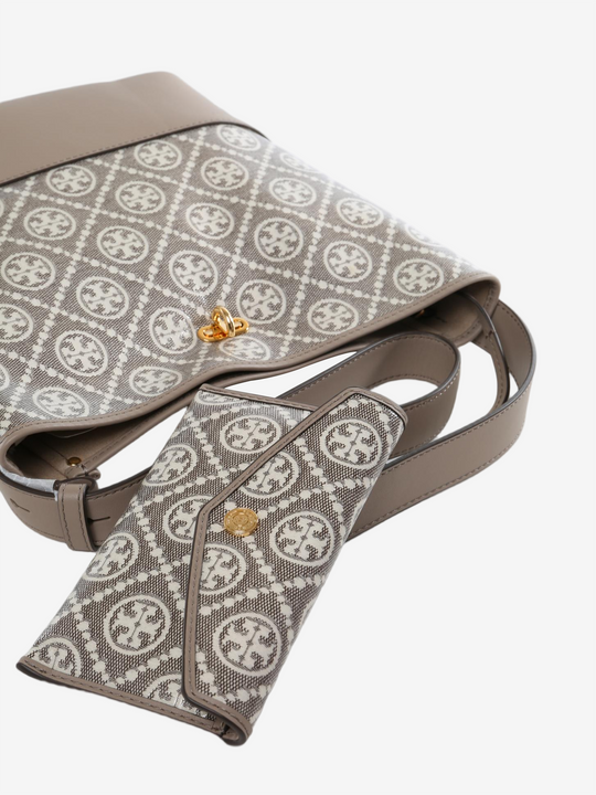 Grey bag, front view