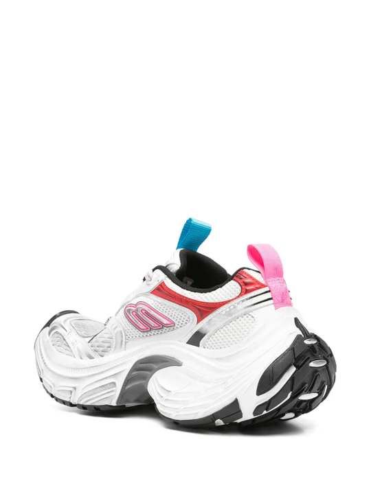 White sneaker,back view