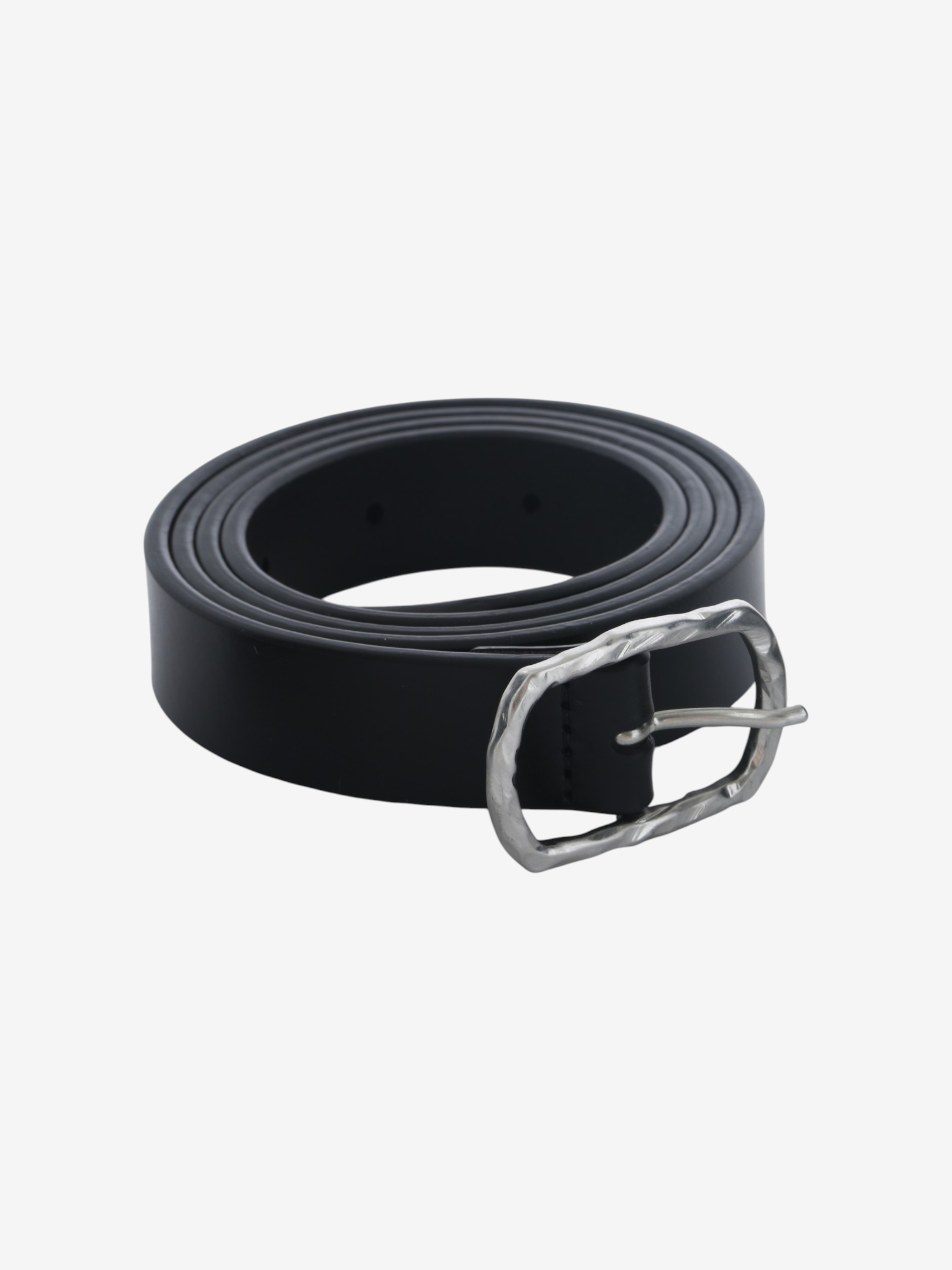 Black accessories, front view