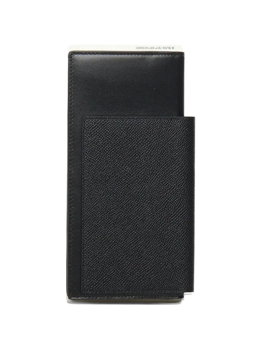 Black accessories, front view