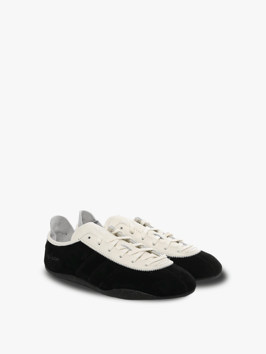 Black white sneaker,side view