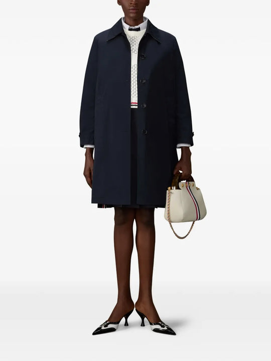 White t-shirt, full body view