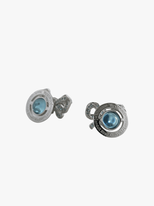 Blue accessories, front view