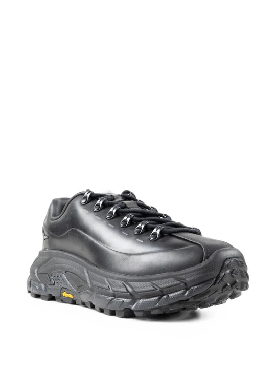 Black shoes, front view