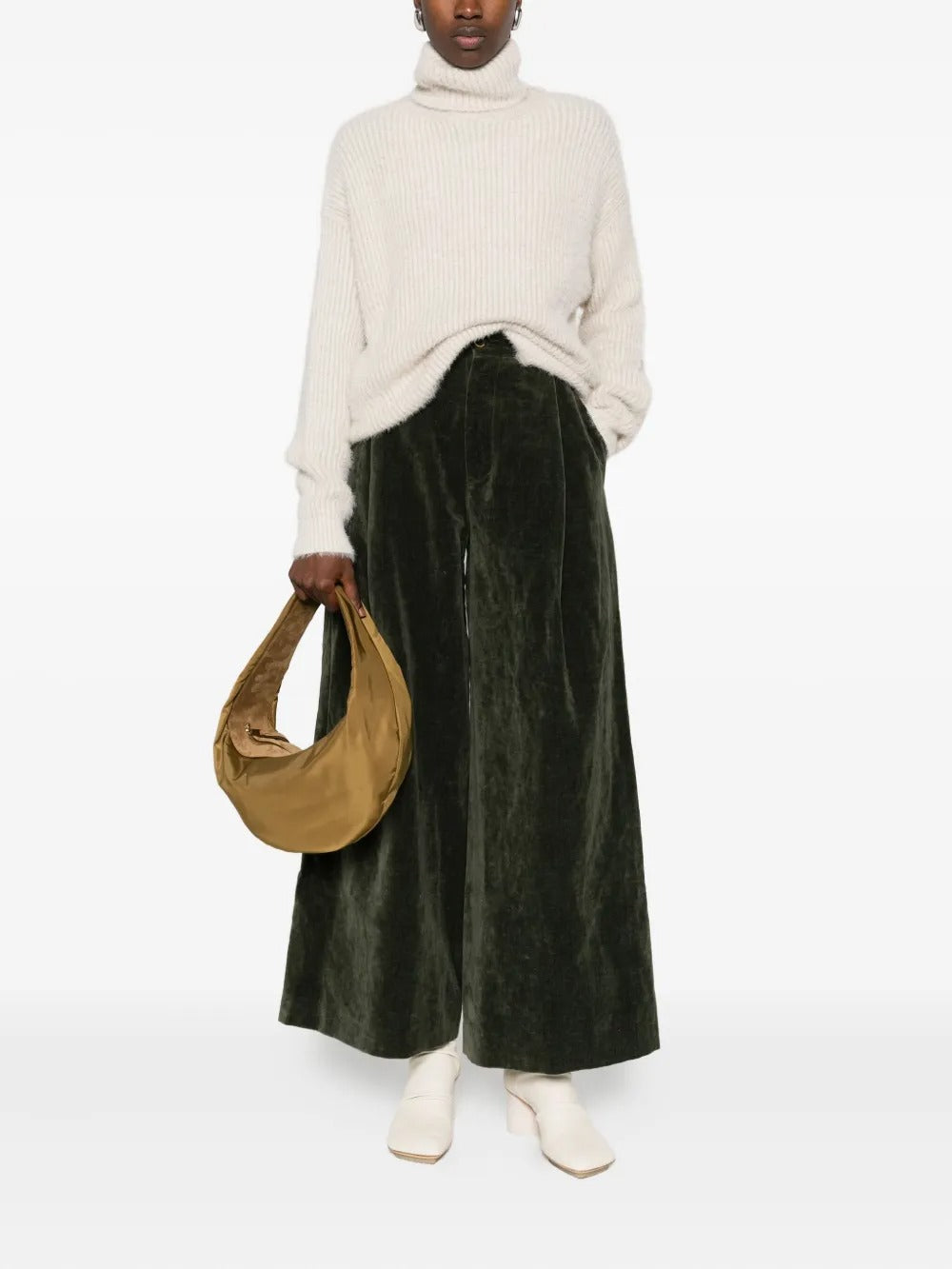 Green pant, full body view