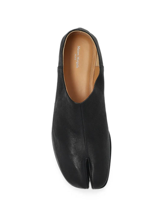 Black shoes, front view