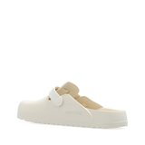 White sandals,back view