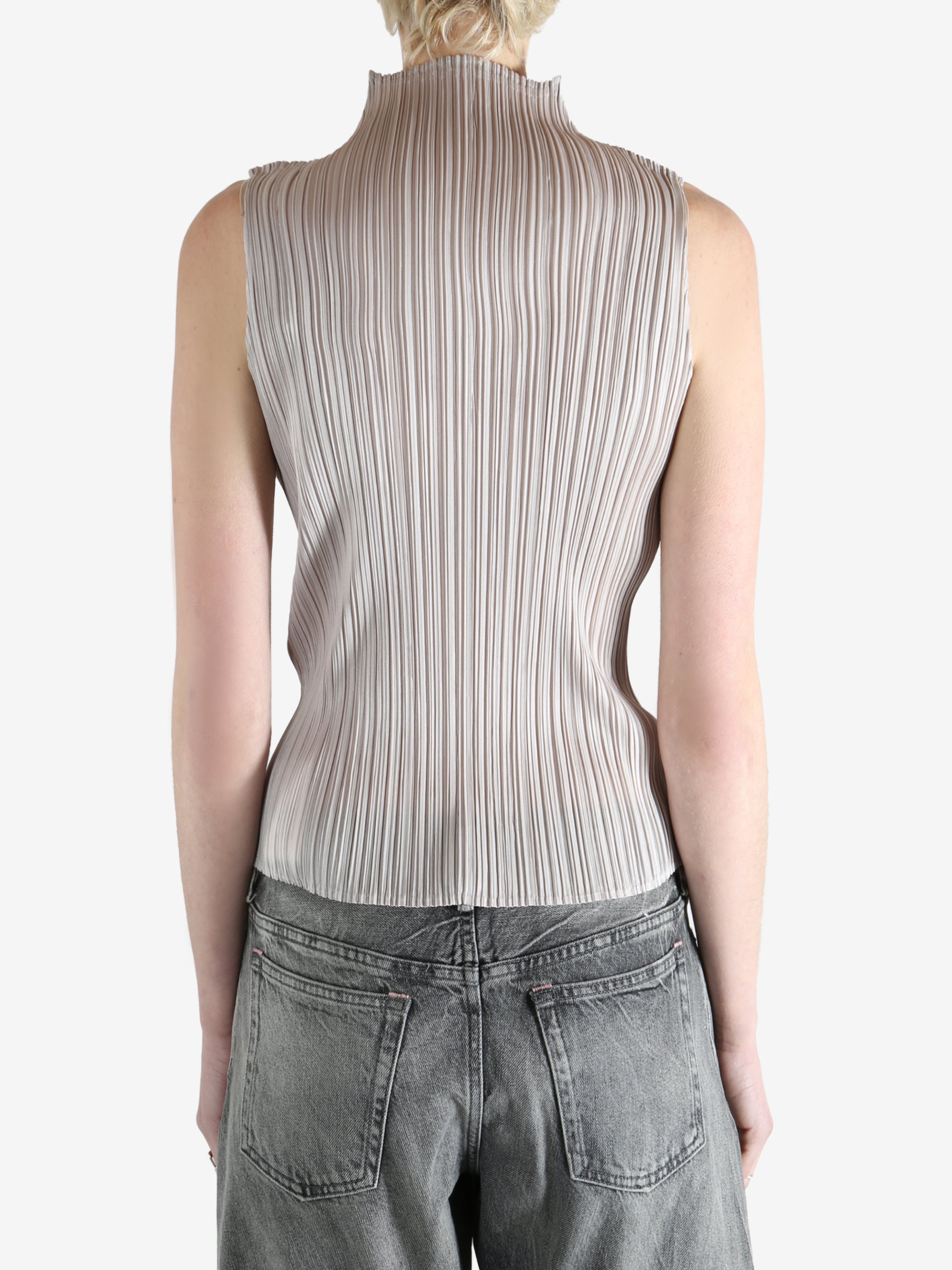 Grey tops worn by a person, showing the  tops fit