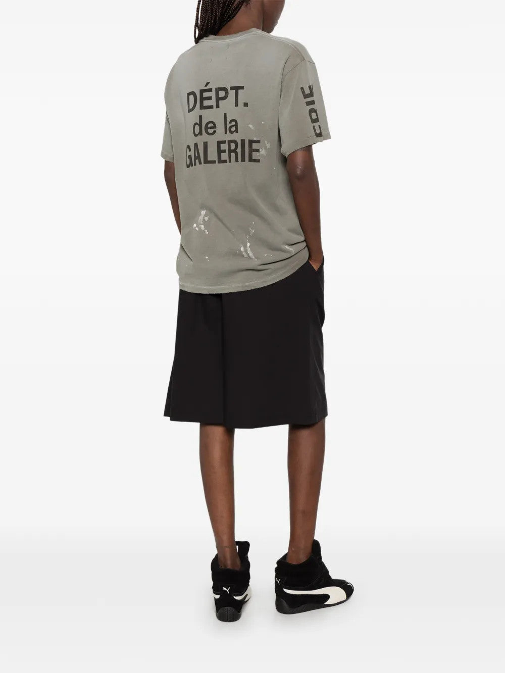 Grey t-shirt, full body view