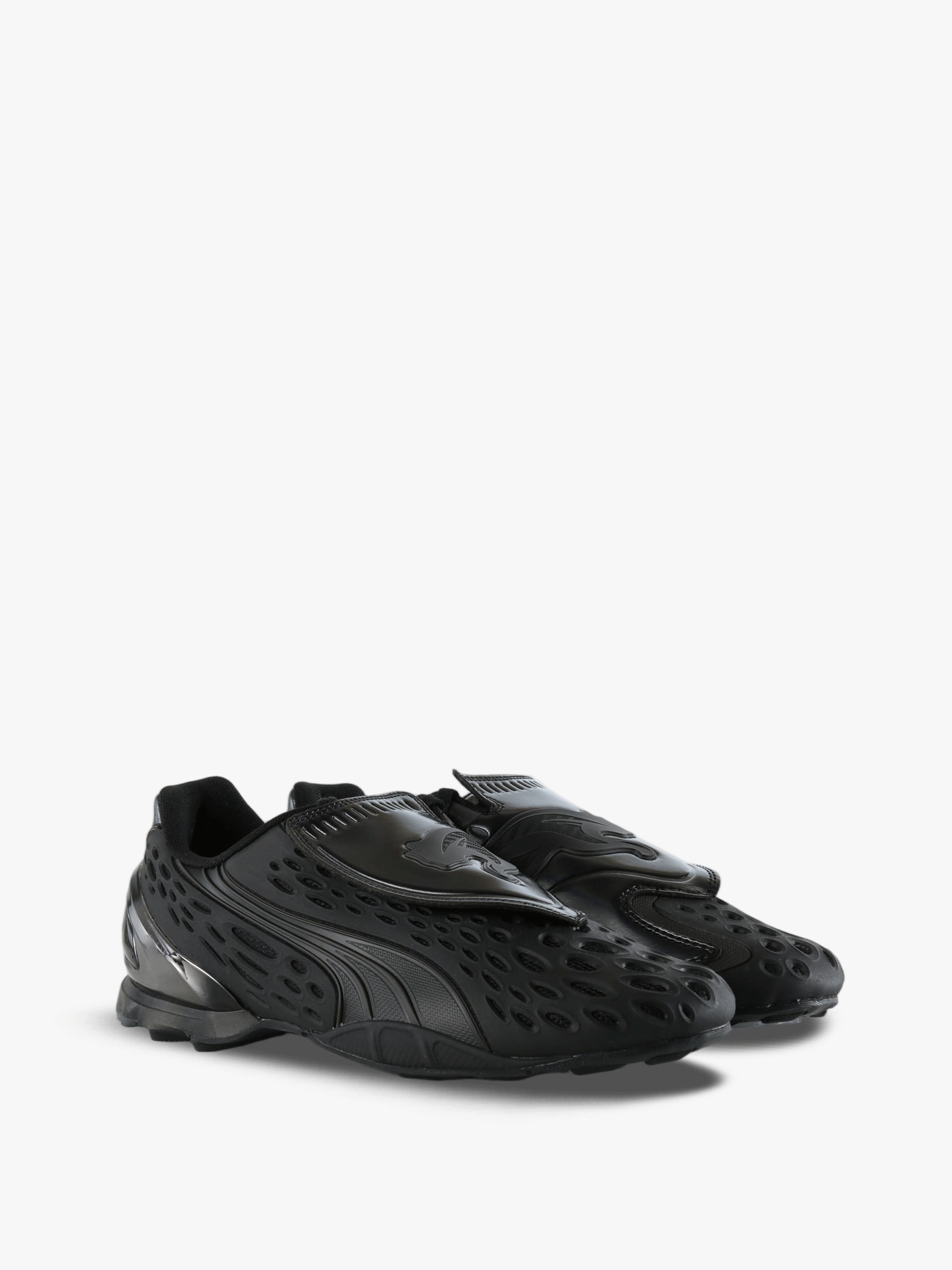 Black shoes, front view