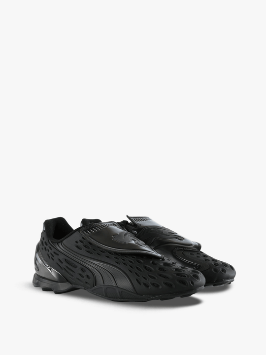 Black shoes, front view