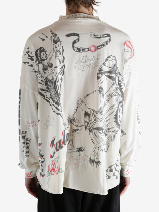 White t-shirts worn by a person, showing the t-shirts fit