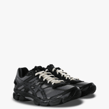 Black shoes, front view