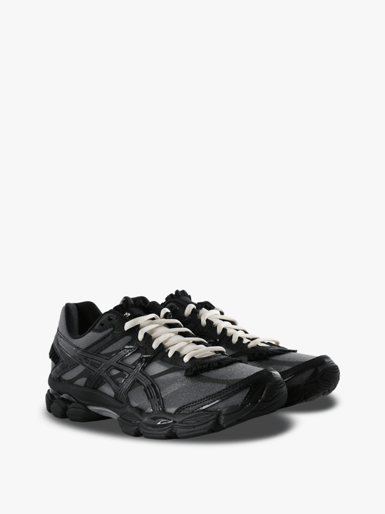 Black shoes, front view