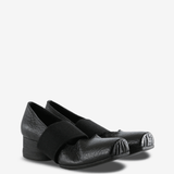 Black shoes, front view