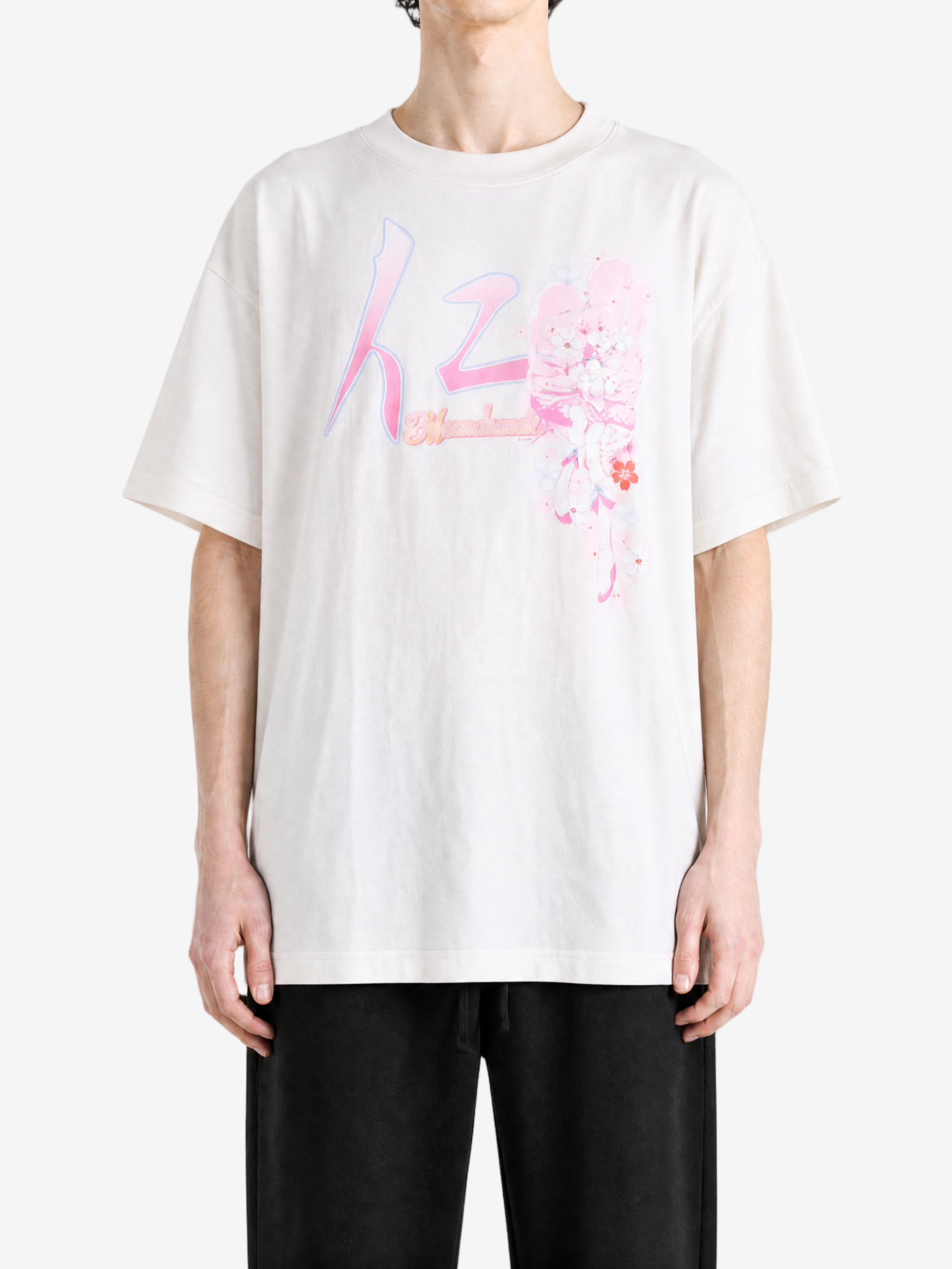 White t-shirt, full body view