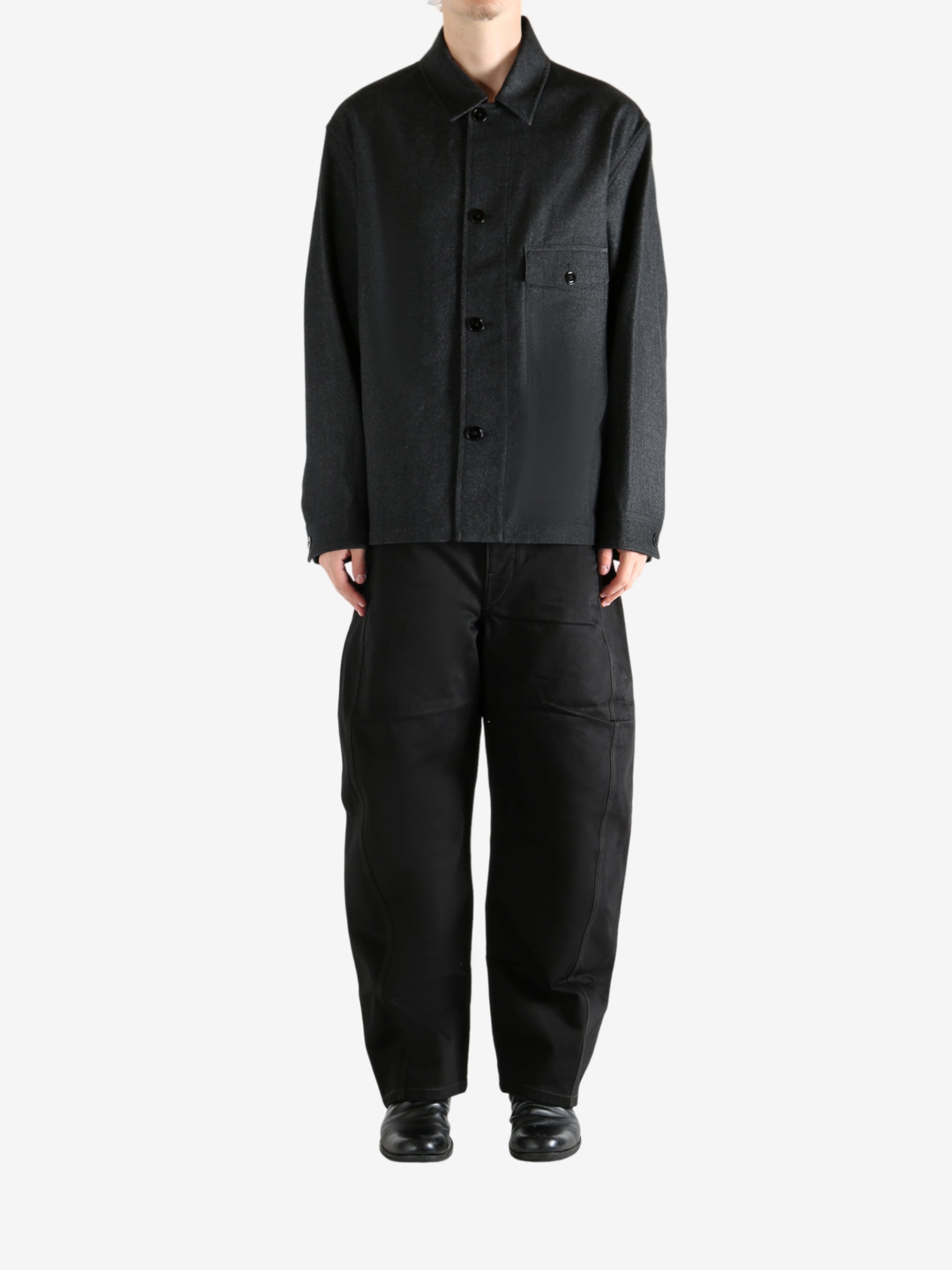 Black shirt, full body view