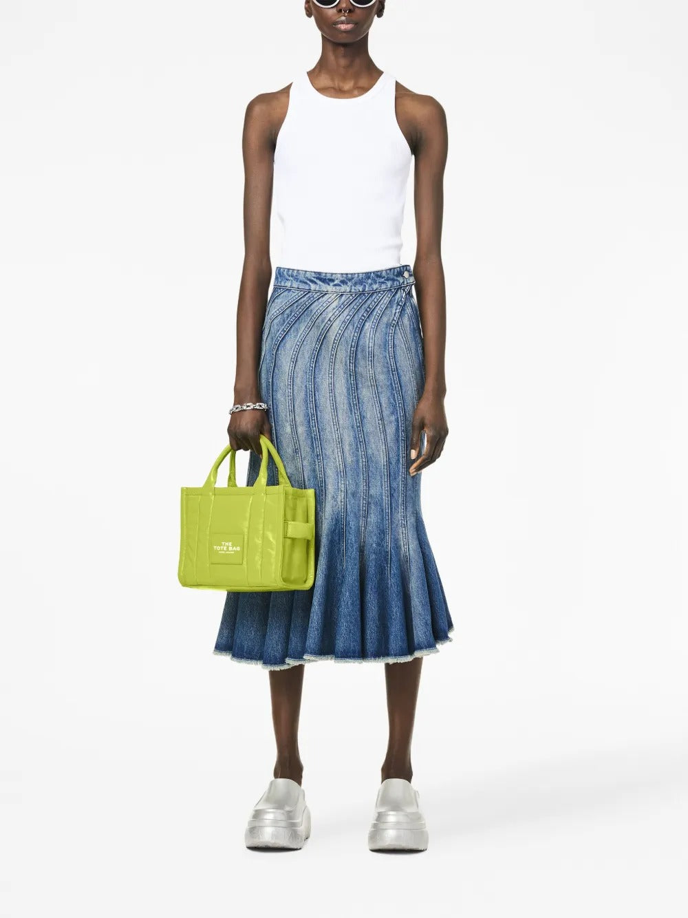 Green bag worn by a person, showing the bag's fit