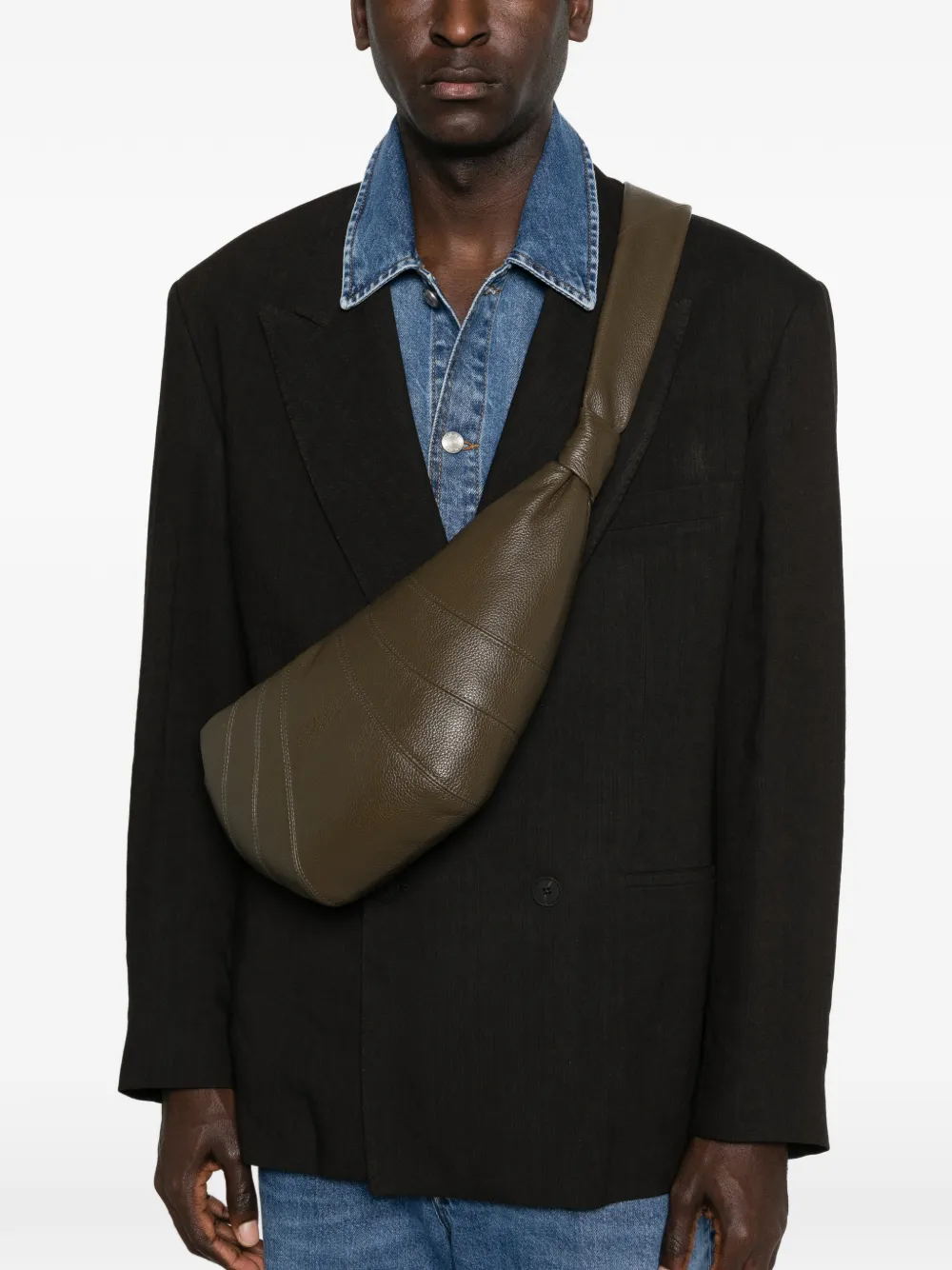 Green bag worn by a person, showing the bag fit