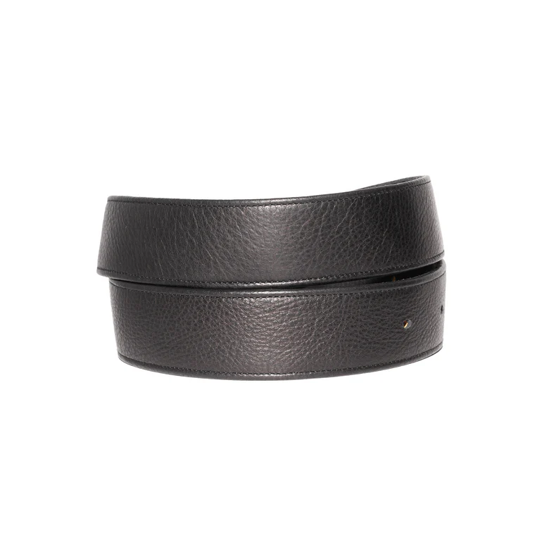 Black accessories, front view