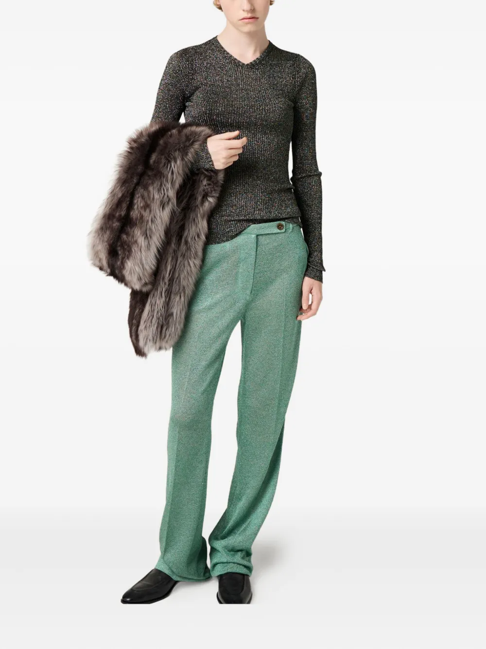 Unknown knitwear, full body view